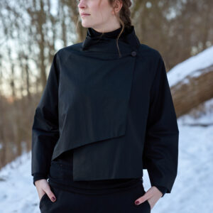 Alternative view of ilAiko Cross Jacket Black - Kvist & Hjord