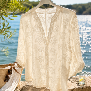 Skjortebluse med blonder og hæklede kanter/creme - Janne K