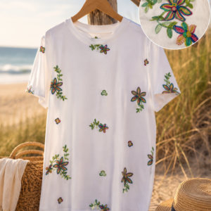 Hvid T-shirt med blomster broderier - Janne K